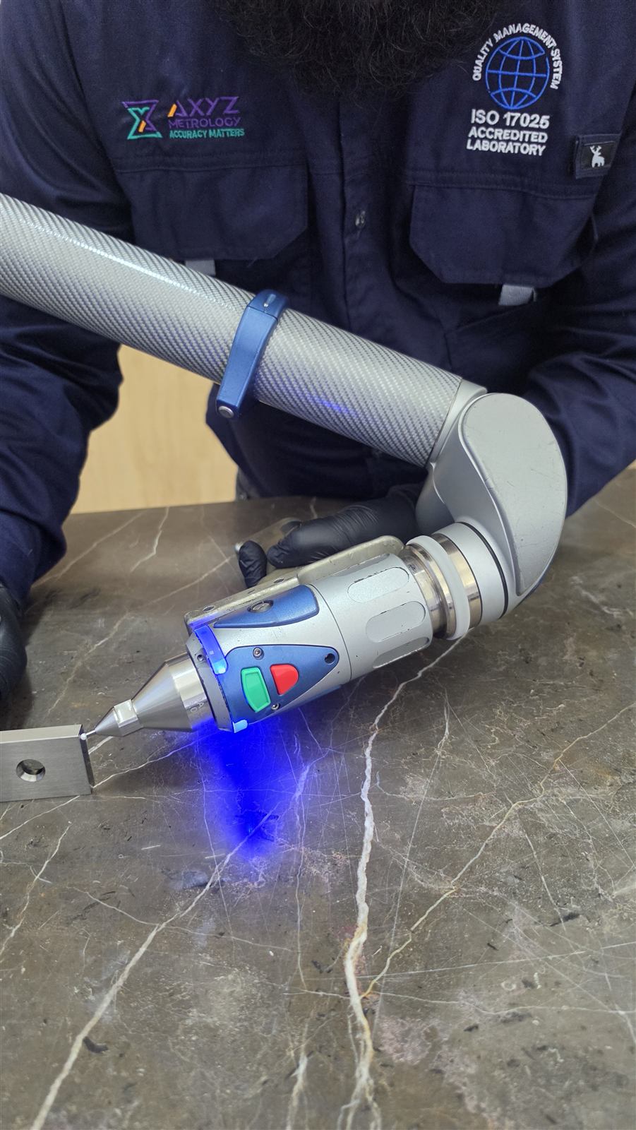 Medición acreditada con brazo articulado FARO en laboratorio AXYZ